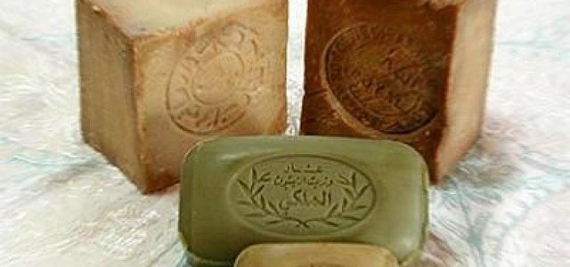 غسل اليدين بالصابون في المنام - تفسير غسل الايدي بالصابون 1037 2