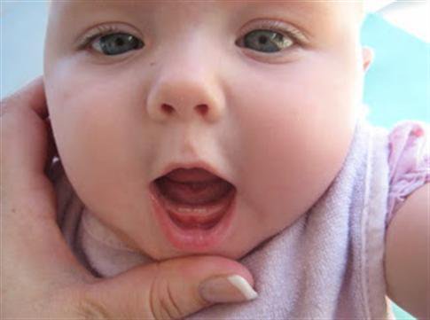 اعراض اعرفي التسنين الرضع تقلقيش رضيع طفلك علشان عند لسه لو