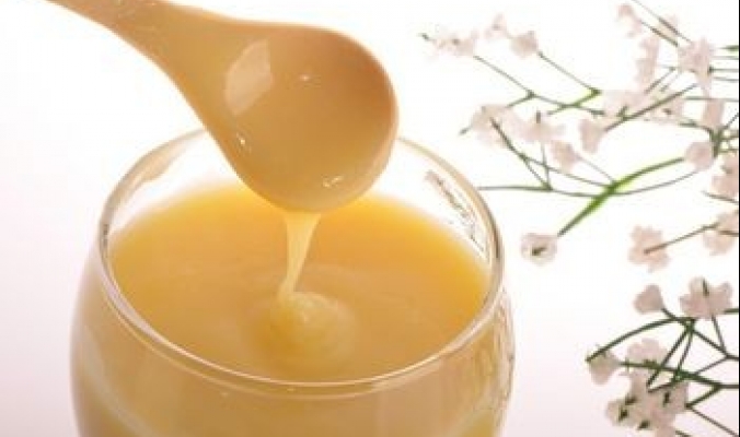 الاطفال الطبيعى العسل النحل على غذاء فوائد للاطفال ملكات وتاثيره