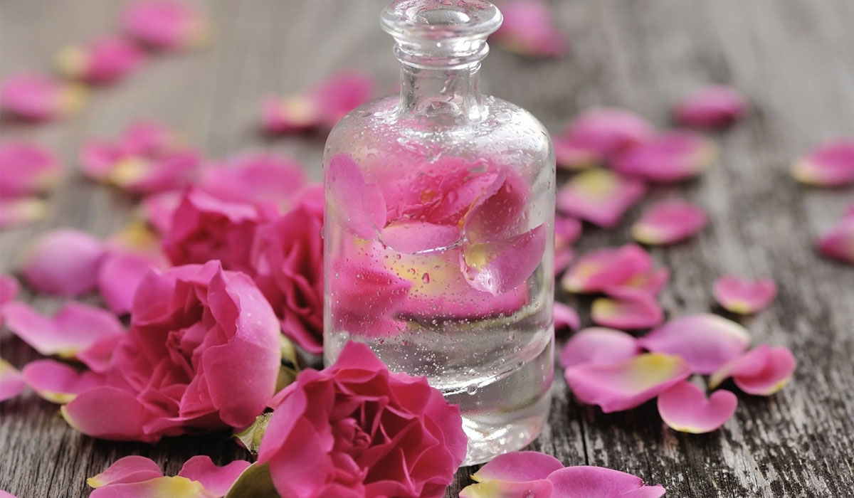 الجميل الذي النضارة الورد بشرتك بماء عده فوائد للوجه له ماء ماسك يعطي
