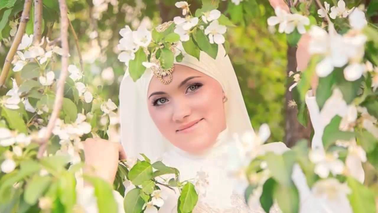 الابيض بنات صور عروس عروسة محجبة وهي يالفستان