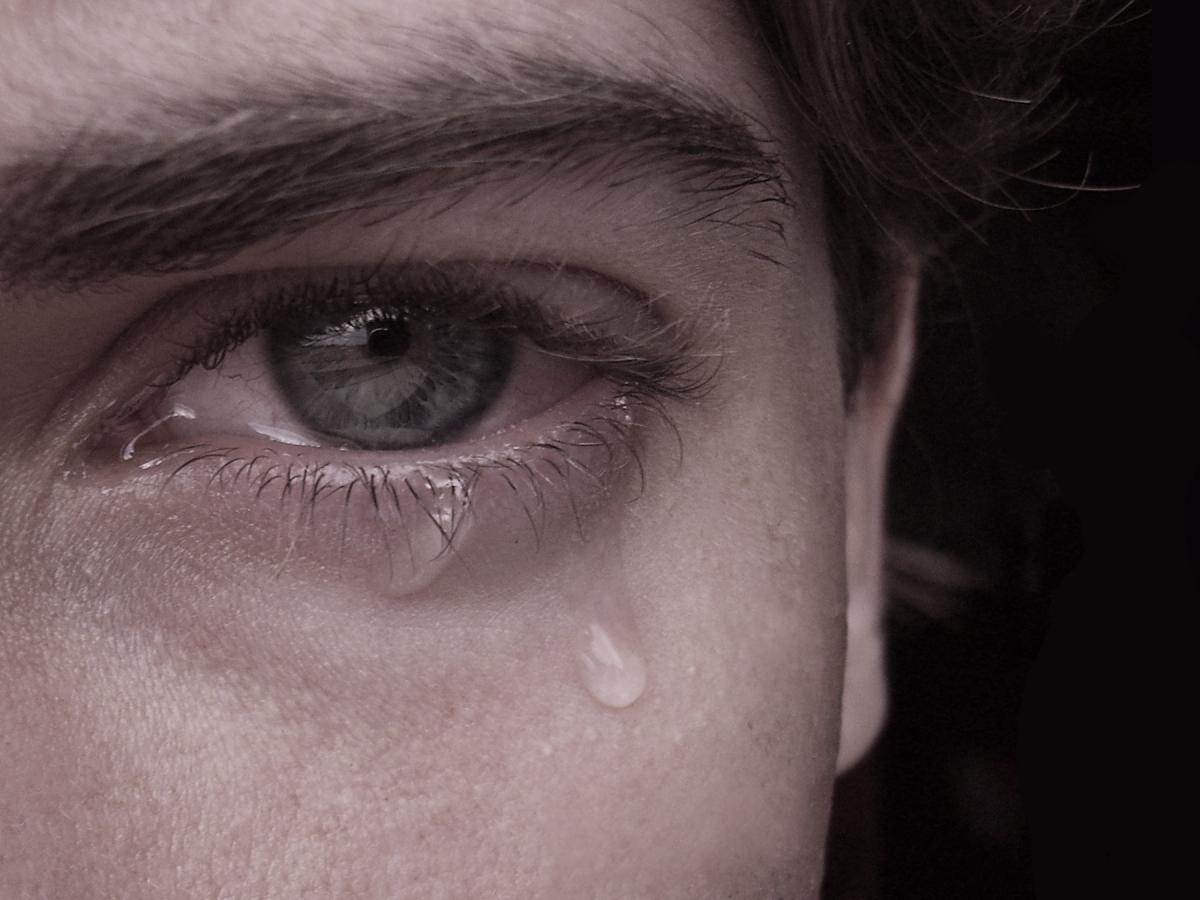 اصعب بكاء دموع رجال صور للرجال
