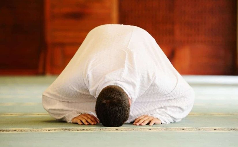 المنام الميت رؤية في يصلي
