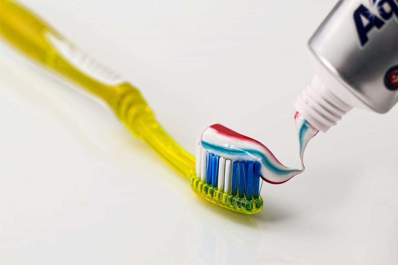 الاسنان الغير الفوائد اهم عن للبشره معجون معروفه